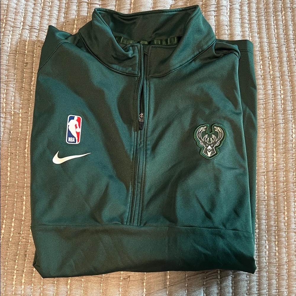 Nike Green NBA Bucks Team Pullover